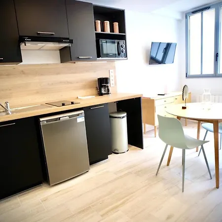 Affaire, Petit Dejeuner Offert En Hypercentre