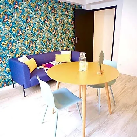 Affaire, Petit Dejeuner Offert En Hypercentre 3* Caen