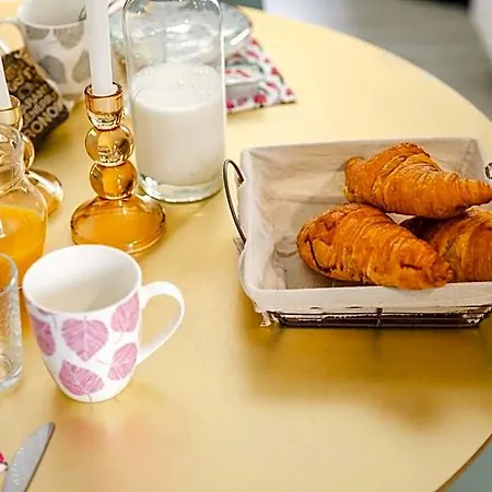 Affaire, Petit Dejeuner Offert En Hypercentre