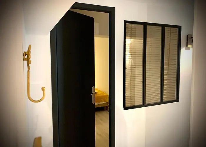 Affaire, Petit Déjeuner Offert En Hypercentre 3* Caen