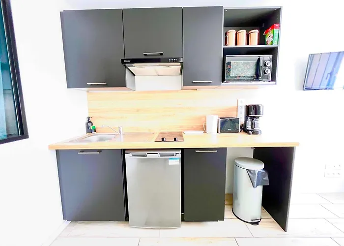 Affaire, Petit Dejeuner Offert En Hypercentre Кан