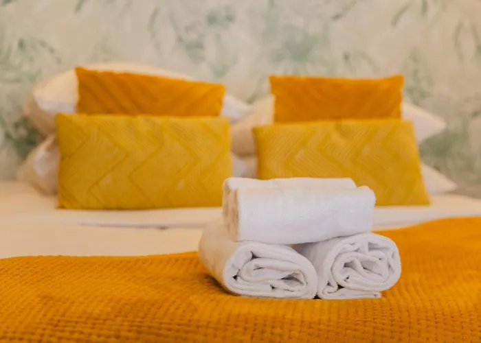 Affaire, Petit Déjeuner Offert En Hypercentre 3* Caen